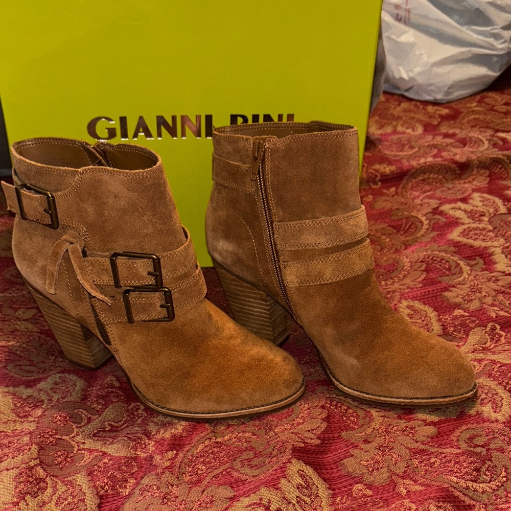 Gianni Bini Women's Tan Suede Ankle Boots size 8